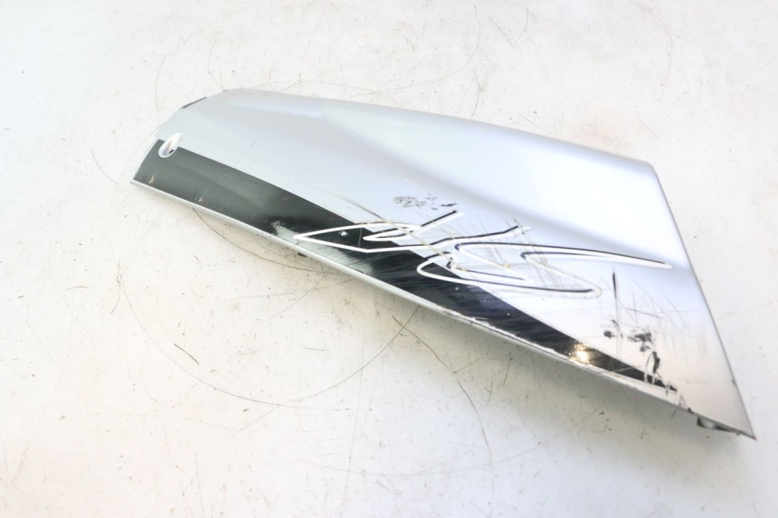 photo de RECHTER SEITENSCHWELLER YAMAHA YP MAJESTY 125 (2002 - 2006) - Details der Befestigungspunkte
