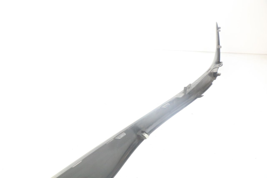 photo de LINKER UNTERE SEITENVERKLEIDUNG SUZUKI AN BURGMAN 400 (2006 - 2010) - Zoom auf Gebrauchszustand