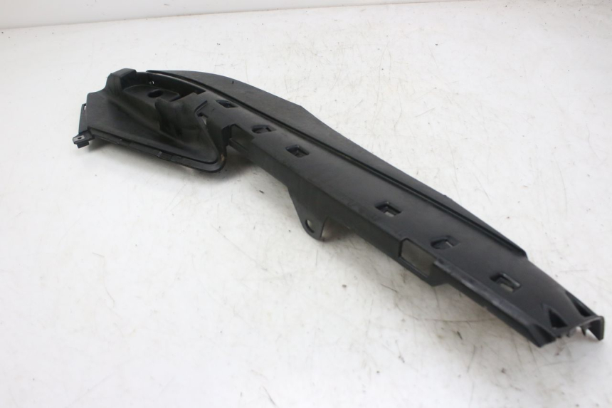 photo de LINKER UNTERE SCHWELLER PIAGGIO FLY 4T 50 (2013 - 2017) - Oberflächenzustand und Material