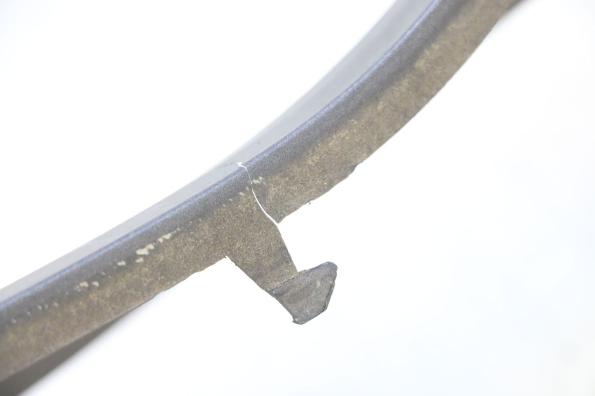 photo de UNTERBODEN LINKS SYM GTS EVO 125 (2009 - 2013) - Oberflächenzustand und Material