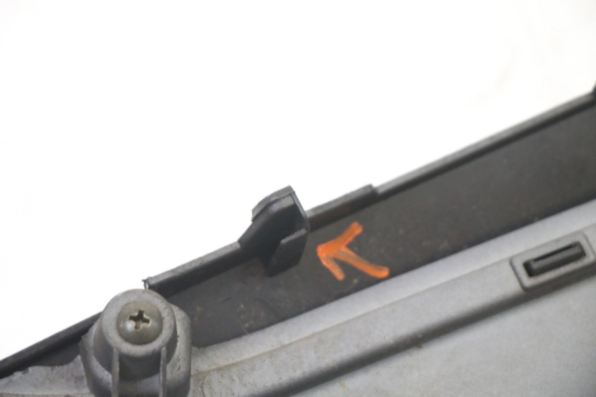 photo de LINKER UNTERE SEITENVERKLEIDUNG SYM JET 14 4T 50 (2018 - 2022) - Details der Befestigungspunkte