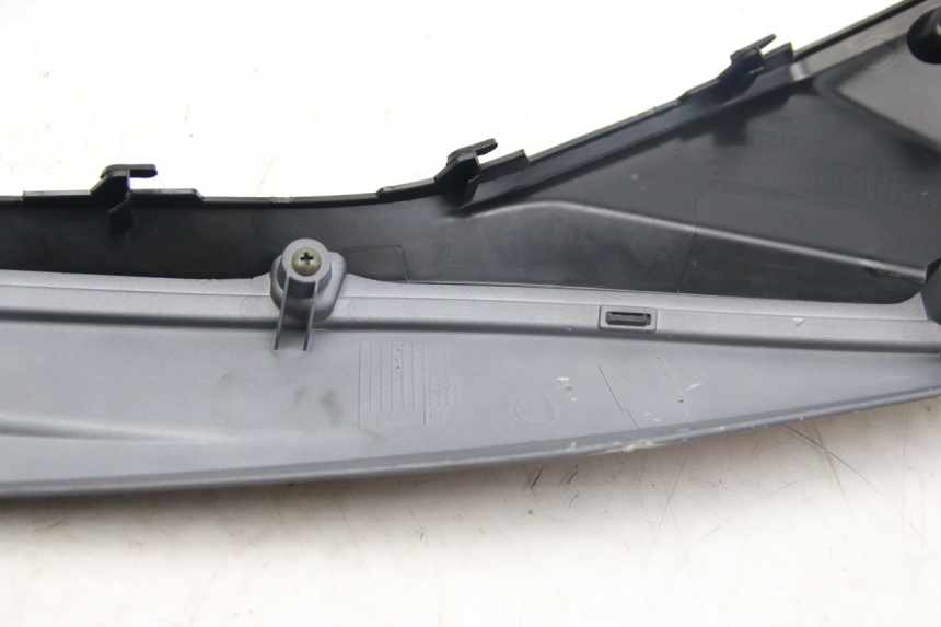 photo de LINKER UNTERE SCHWELLER SYM JET 4 4T 50 (2018 - 2021) - Oberflächenzustand und Material