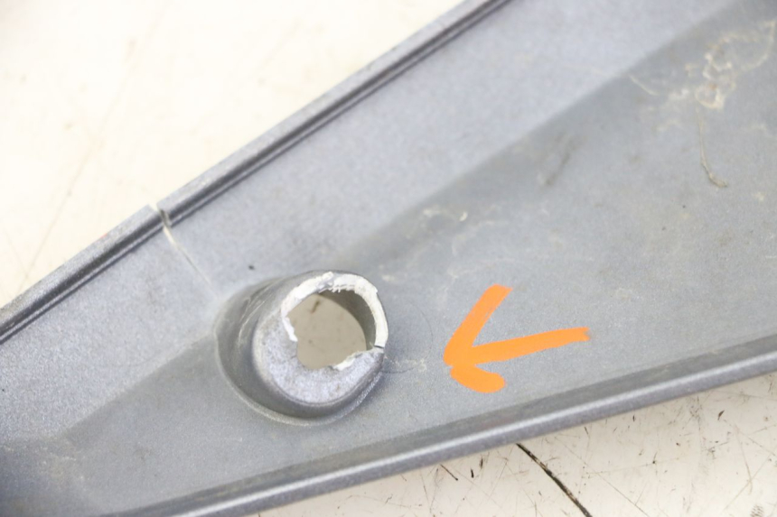 photo de UNTERBODEN LINKS SYM JOYMAX 125 (2010 - 2017) - Details der Befestigungspunkte