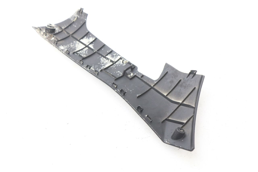 photo de LINKER UNTERE SEITENVERKLEIDUNG PEUGEOT KISBEE 2T 50 (2010 - 2017) - Zoom auf Gebrauchszustand