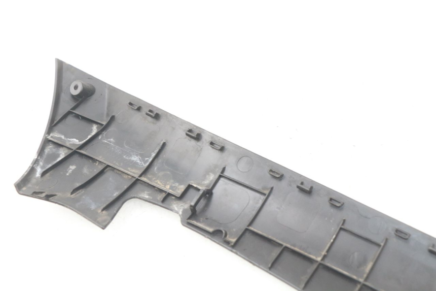 photo de LINKER UNTERE SEITENVERKLEIDUNG PEUGEOT KISBEE 2T 50 (2010 - 2017) - Detailansicht des Bauteils