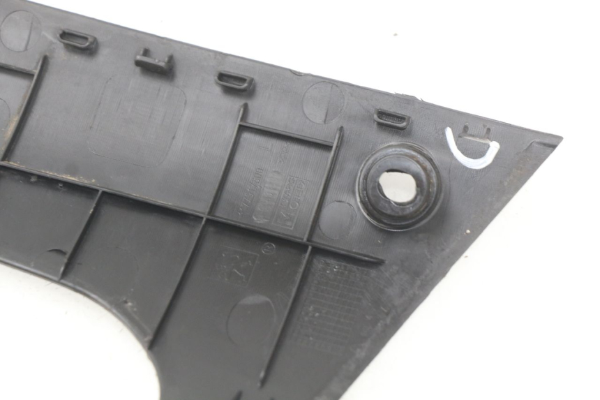 photo de LINKER UNTERE SEITENVERKLEIDUNG PEUGEOT KISBEE 2T 50 (2010 - 2017) - Zoom auf Gebrauchszustand