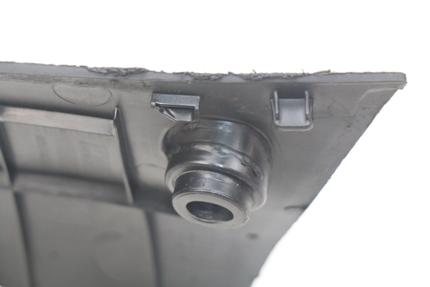 photo de LINKER UNTERE SEITENVERKLEIDUNG PEUGEOT KISBEE 2T 50 (2010 - 2017) - Detailansicht des Bauteils