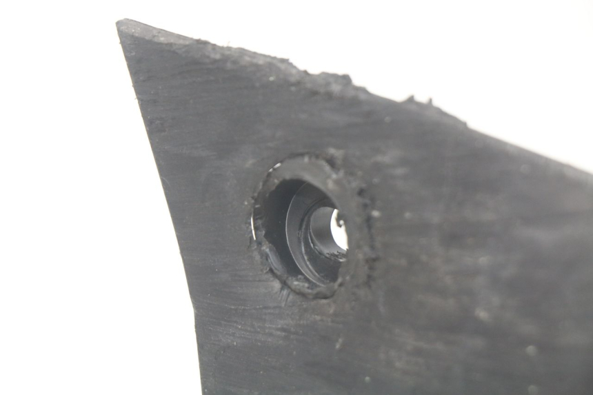 photo de LINKER UNTERE SEITENVERKLEIDUNG PEUGEOT KISBEE 2T 50 (2010 - 2017) - Zoom auf Gebrauchszustand