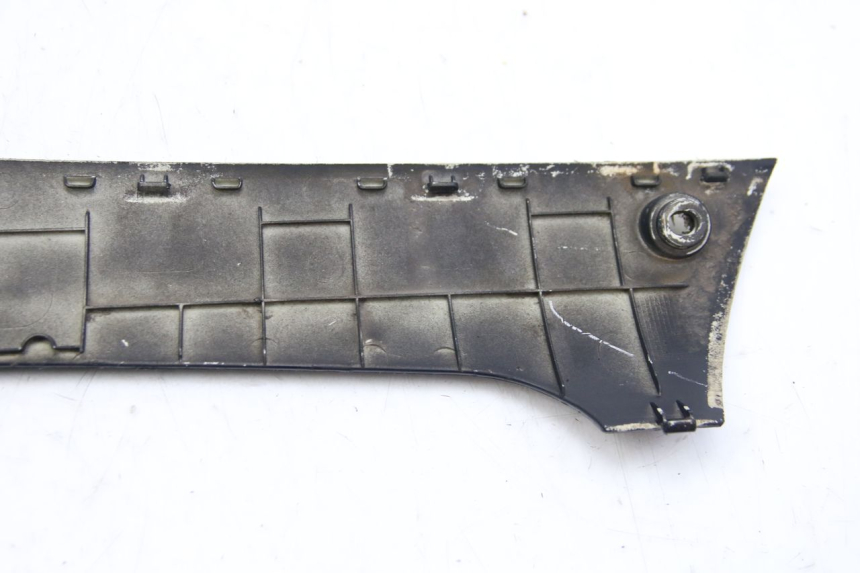 photo de LINKER UNTERE SEITENVERKLEIDUNG PEUGEOT KISBEE 2T 50 (2018 - 2022) - Technische Nahaufnahme