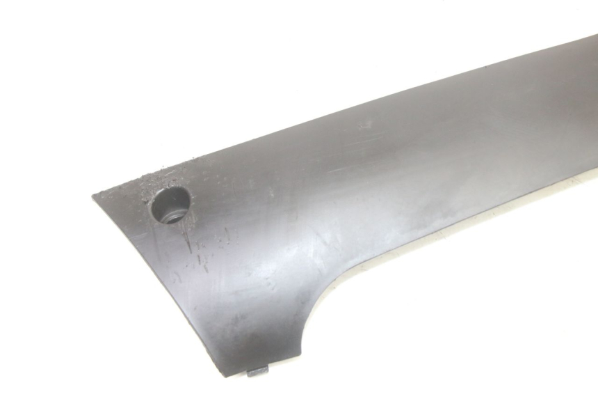 photo de LINKER UNTERE SEITENVERKLEIDUNG PEUGEOT KISBEE 2T 50 (2010 - 2017) - Detailansicht des Bauteils