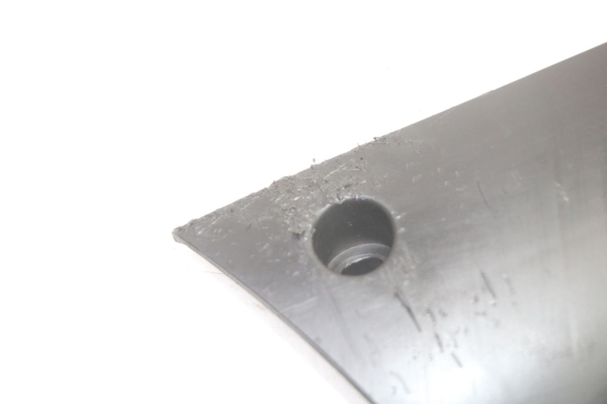 photo de LINKER UNTERE SEITENVERKLEIDUNG PEUGEOT KISBEE 2T 50 (2010 - 2017) - Zoom auf Gebrauchszustand