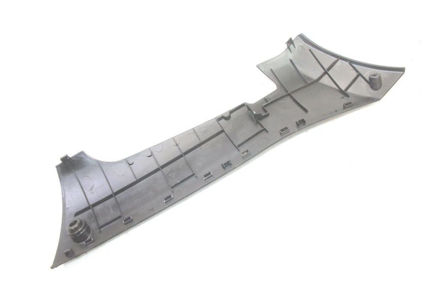 photo de LINKER UNTERE SEITENVERKLEIDUNG PEUGEOT KISBEE 2T 50 (2010 - 2017) - Details der Befestigungspunkte