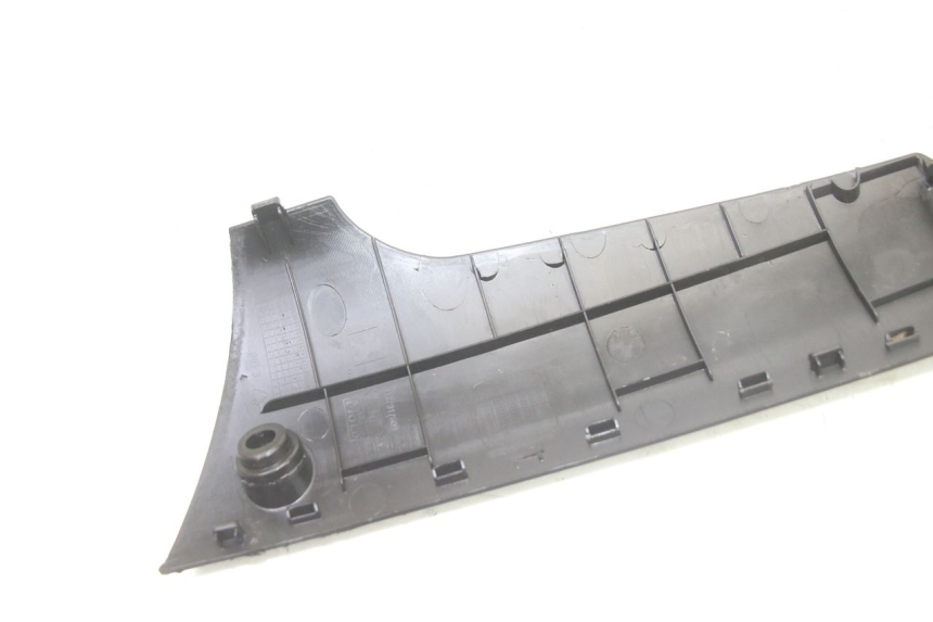 photo de LINKER UNTERE SEITENVERKLEIDUNG PEUGEOT KISBEE 2T 50 (2010 - 2017) - Oberflächenzustand und Material