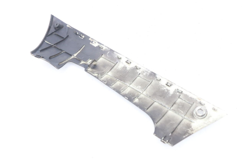 photo de LINKER UNTERE SEITENVERKLEIDUNG PEUGEOT KISBEE 4T 50 (2018 - 2022) - Zoom auf Gebrauchszustand