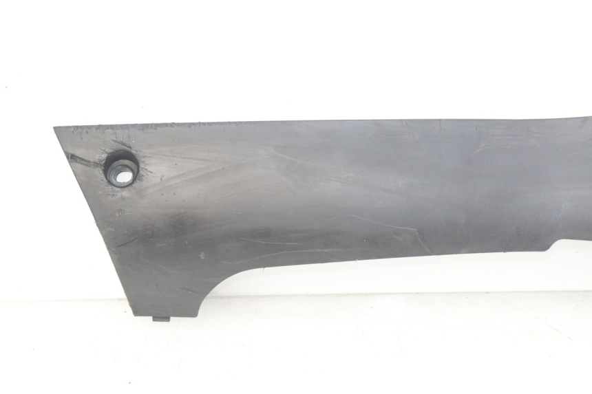 photo de LINKER UNTERE SEITENVERKLEIDUNG PEUGEOT KISBEE 4T 50 (2010 - 2017) - Detailansicht des Bauteils