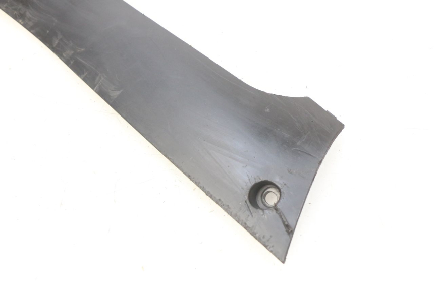 photo de LINKER UNTERE SEITENVERKLEIDUNG PEUGEOT KISBEE 4T 50 (2010 - 2017) - Technische Nahaufnahme