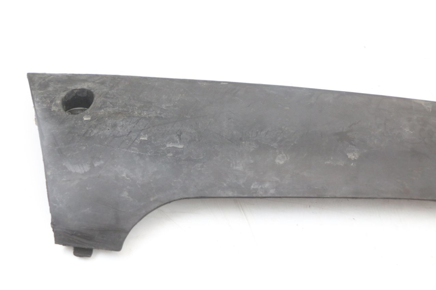 photo de LINKER UNTERE SEITENVERKLEIDUNG PEUGEOT KISBEE 4T 50 (2018 - 2022) - Zoom auf Gebrauchszustand