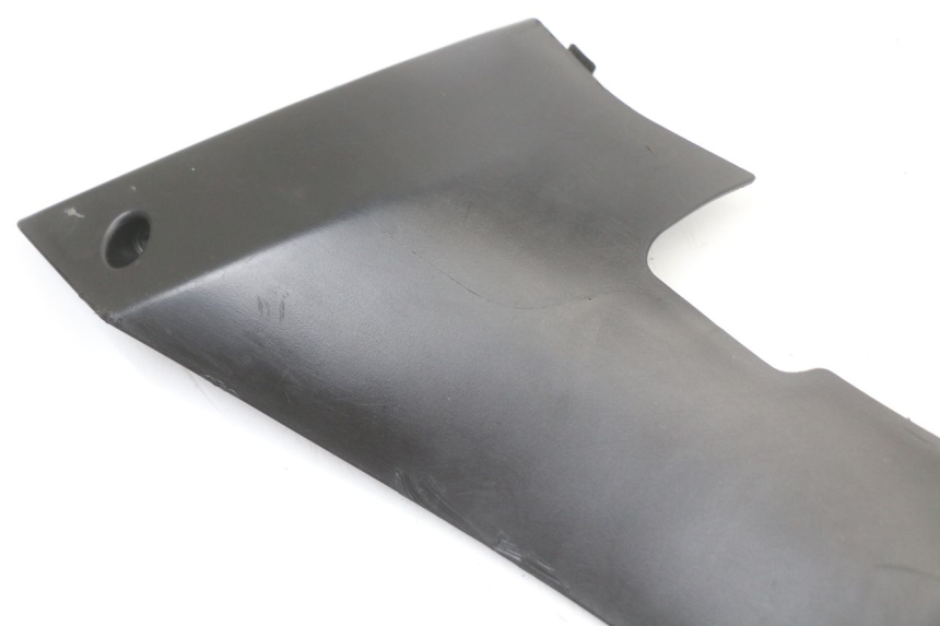 photo de LINKER UNTERE SEITENVERKLEIDUNG PEUGEOT KISBEE 4T 50 (2010 - 2017) - Detailansicht des Bauteils