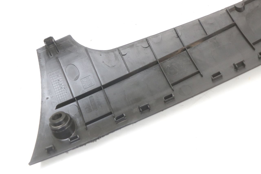 photo de LINKER UNTERE SEITENVERKLEIDUNG PEUGEOT KISBEE 4T 50 (2010 - 2017) - Details der Befestigungspunkte