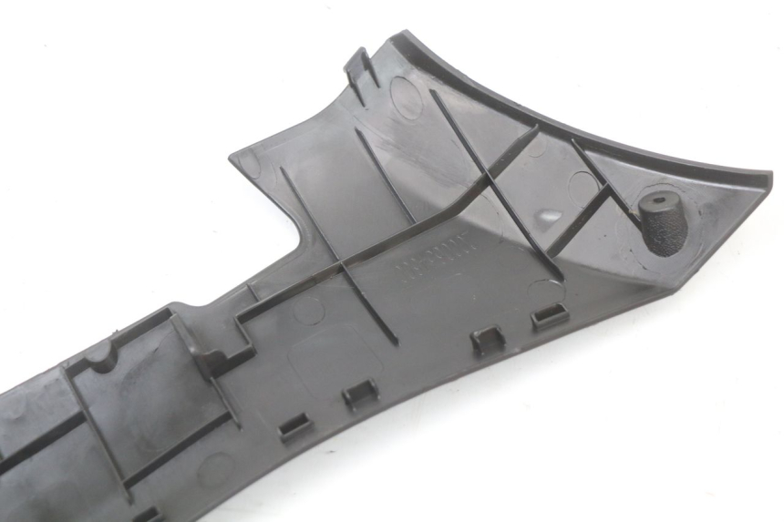 photo de LINKER UNTERE SEITENVERKLEIDUNG PEUGEOT KISBEE 4T 50 (2010 - 2017) - Oberflächenzustand und Material