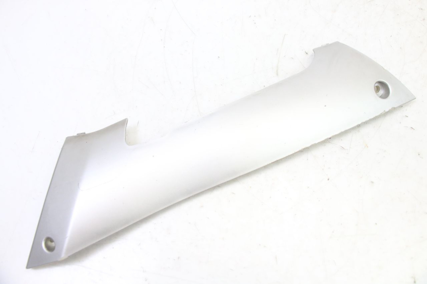 photo de LINKER UNTERE SEITENVERKLEIDUNG PEUGEOT KISBEE 4T 50 (2018 - 2022) - Zoom auf Gebrauchszustand