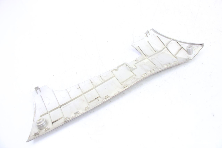 photo de LINKER UNTERE SEITENVERKLEIDUNG PEUGEOT KISBEE 4T 50 (2018 - 2022) - Technische Nahaufnahme