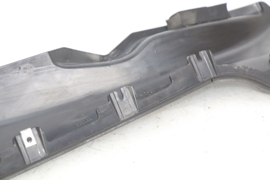 photo de LINKER UNTERE SEITENVERKLEIDUNG PIAGGIO MP3 LT 300 (2010 - 2016) - Zoom auf Gebrauchszustand