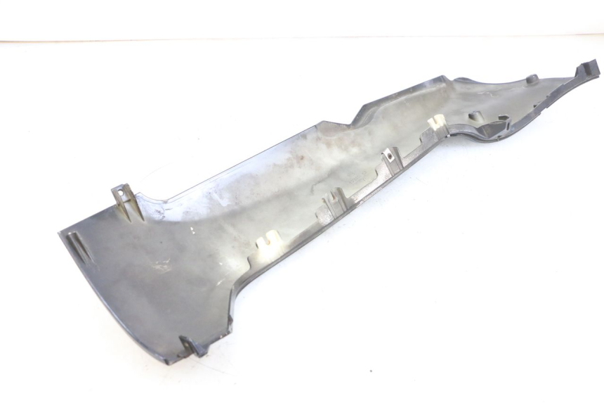 photo de LINKER UNTERE SEITENVERKLEIDUNG PIAGGIO MP3 125 (2006 - 2014) - Details der Befestigungspunkte