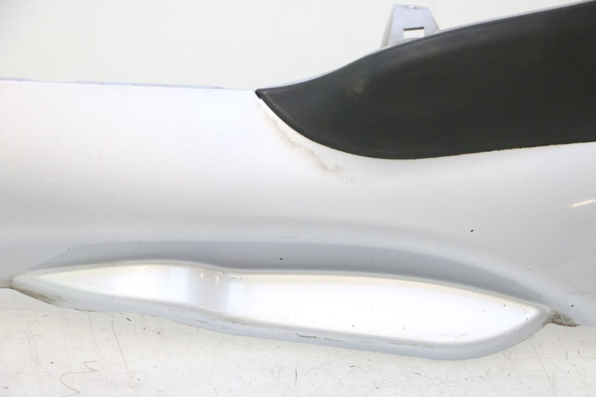 photo de LINKER UNTERE SEITENVERKLEIDUNG PIAGGIO MP3 125 (2006 - 2014) - Charakteristische Merkmale