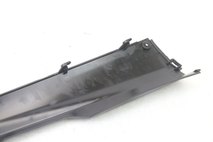 photo de UNTERBODEN LINKS SYM ORBIT III 3 4T 50 (2021 - 2025) - Oberflächenzustand und Material