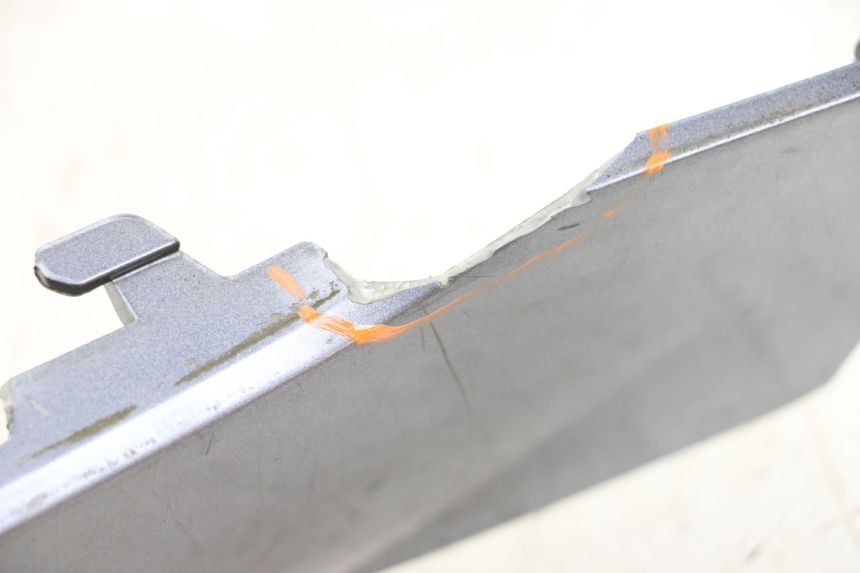 photo de UNTERBODEN LINKS PEUGEOT BELVILLE 125 (2017 - 2021) - Zoom auf Gebrauchszustand