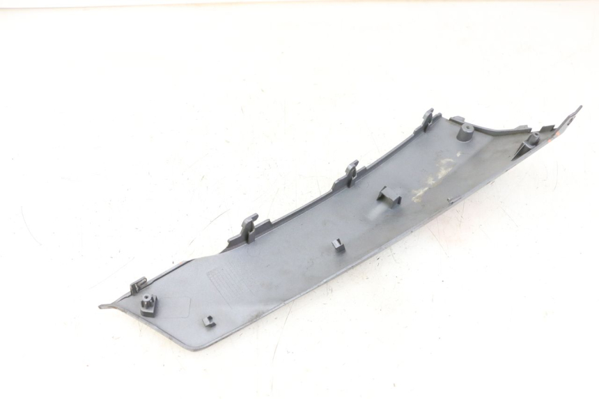 photo de UNTERBODEN LINKS PEUGEOT BELVILLE 125 (2017 - 2021) - Details der Befestigungspunkte