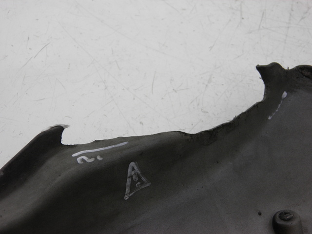 photo de UNTERBODEN LINKS PIAGGIO MP3 RL 125 (2006 - 2014) - Oberflächenzustand und Material