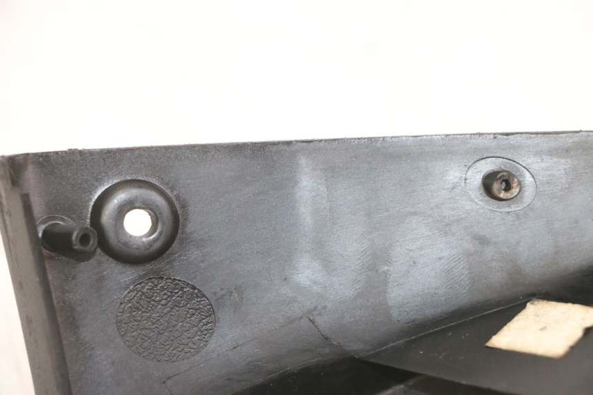 photo de UNTERBODEN LINKS PEUGEOT SATELIS COMPRESSOR K15 125 (2006 - 2009) - Detailansicht des Bauteils