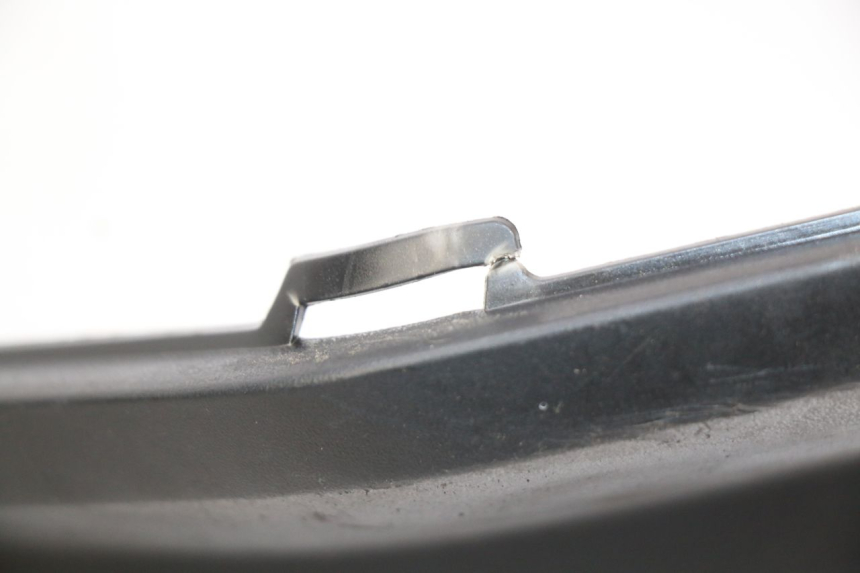 photo de LINKER UNTERE SEITENVERKLEIDUNG PEUGEOT SATELIS 125 (2010 - 2012) - Zoom auf Gebrauchszustand