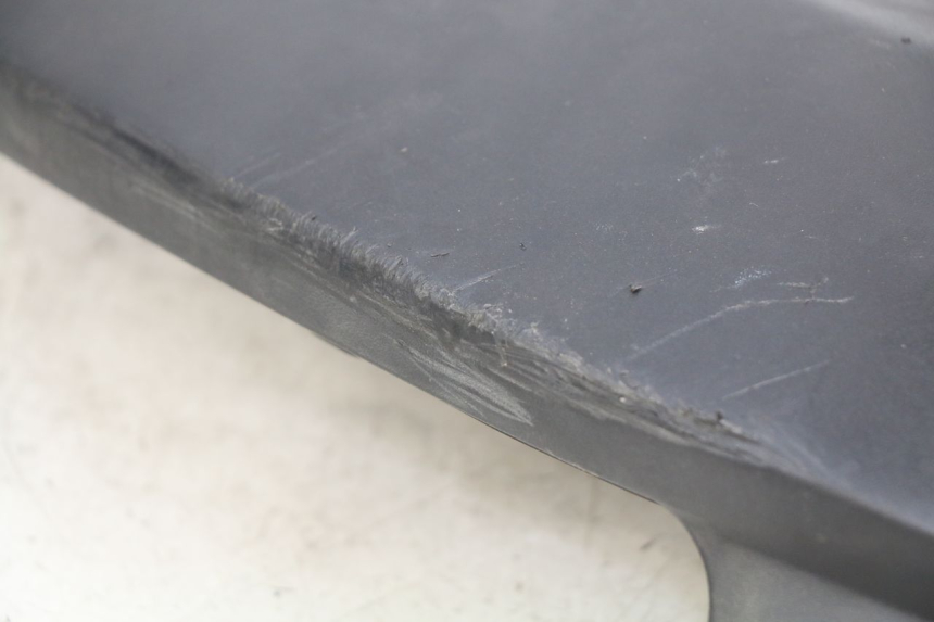 photo de LINKER UNTERE SCHWELLER PEUGEOT SATELIS 125 (2006 - 2009) - Details der Befestigungspunkte