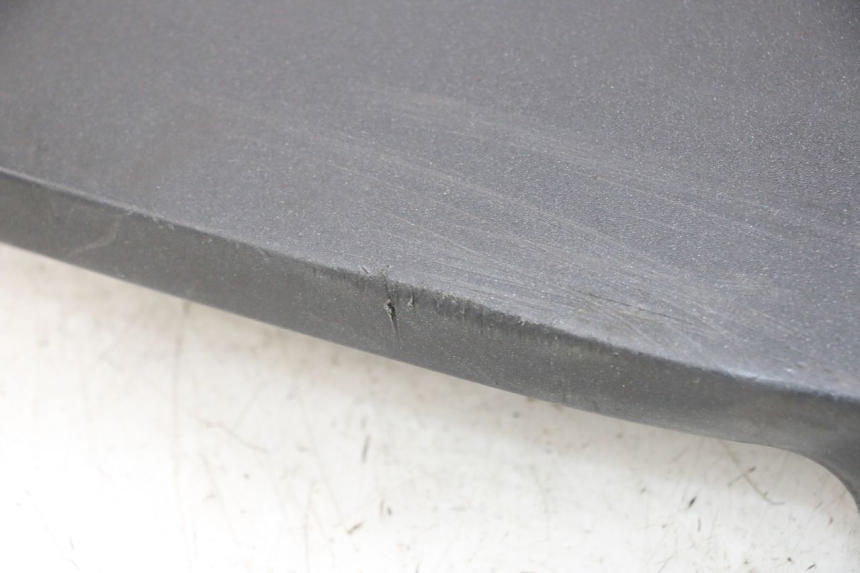 photo de UNTERBODEN LINKS PEUGEOT SATELIS 125 (2013 - 2018) - Details der Befestigungspunkte