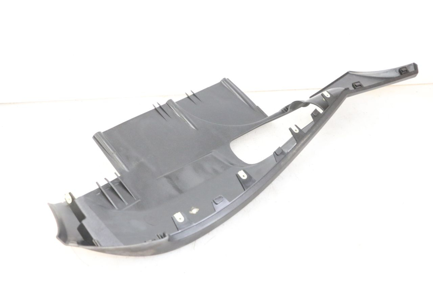 photo de UNTERBODEN LINKS PEUGEOT SATELIS 125 (2013 - 2018) - Kennzeichnungen und Originalreferenzen