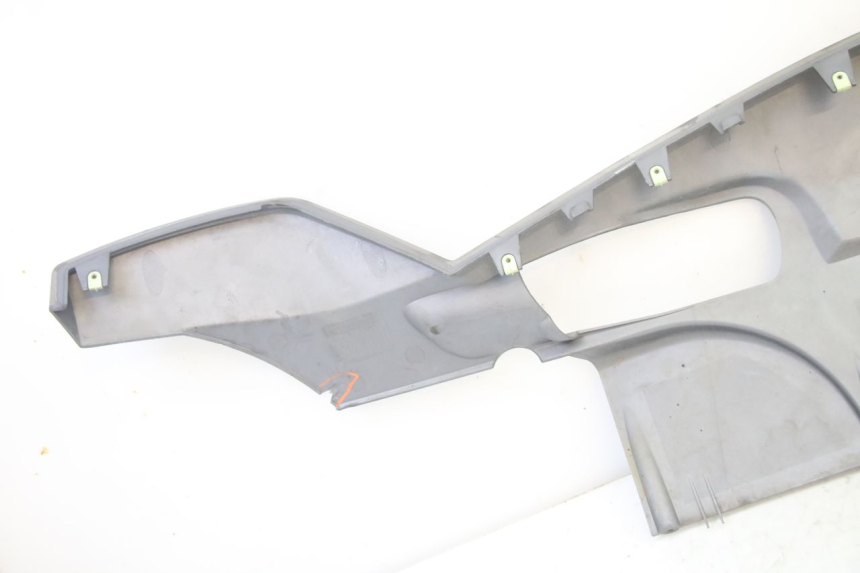 photo de UNTERBODEN LINKS PEUGEOT SATELIS 250 (2006 - 2012) - Technische Nahaufnahme