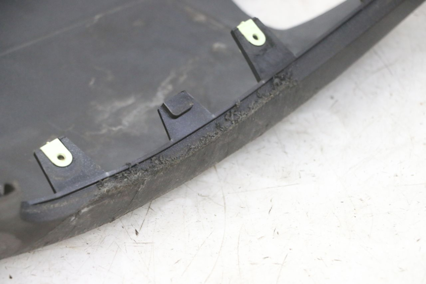 photo de UNTERBODEN LINKS PEUGEOT SATELIS 125 (2013 - 2018) - Details der Befestigungspunkte