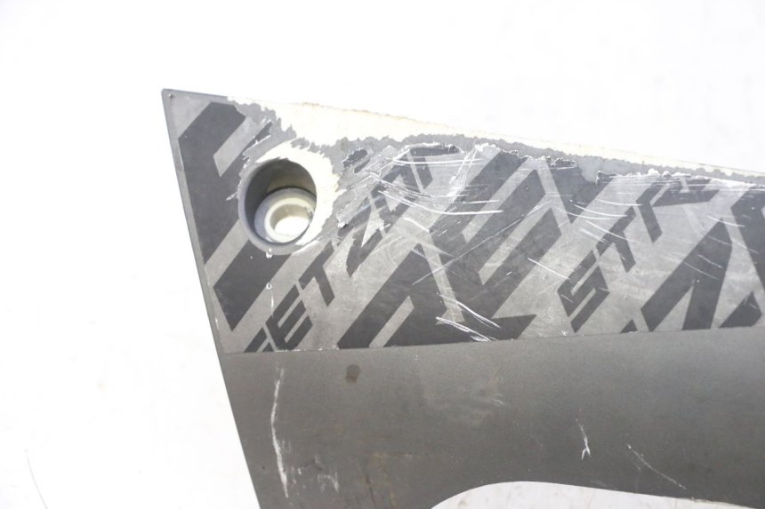 photo de UNTERBODEN LINKS PEUGEOT STREETZONE I NAKED 2T 50 (2018 - 2020) - Geprüftes Gebrauchtteil