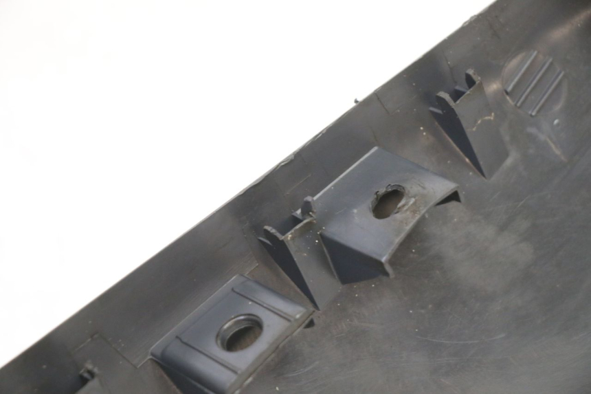 photo de UNTERBODEN LINKS PIAGGIO SUPER LX 125 (2000 - 2003) - Kennzeichnungen und Originalreferenzen