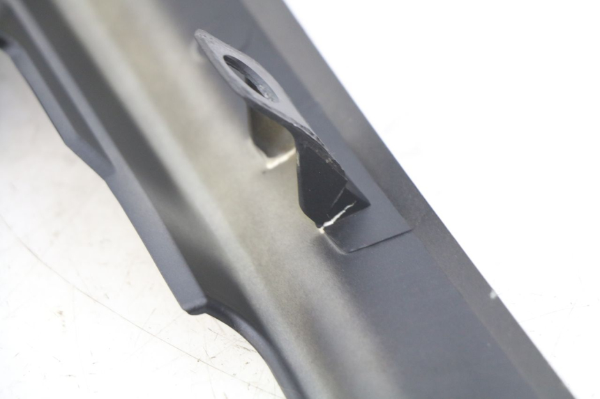 photo de LINKER UNTERE SEITENVERKLEIDUNG APRILIA SXR 50 (2021 - 2023) - Zoom auf Gebrauchszustand