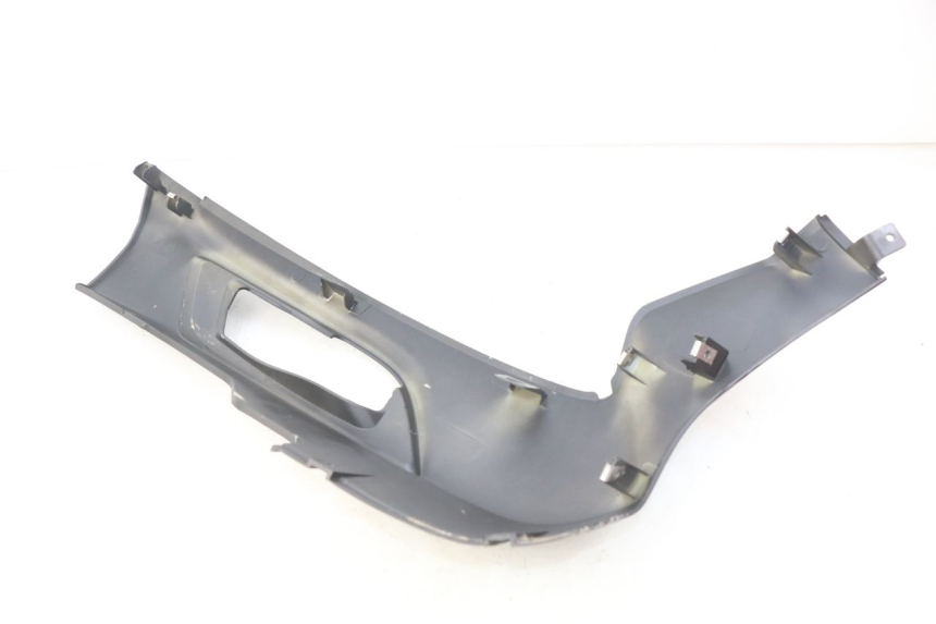 photo de LINKER UNTERE SEITENVERKLEIDUNG APRILIA SXR 50 (2021 - 2023) - Details der Befestigungspunkte