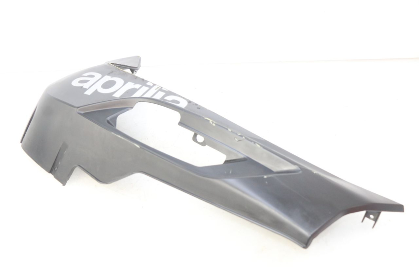 photo de LINKER UNTERE SEITENVERKLEIDUNG APRILIA SXR 50 (2021 - 2023) - Kennzeichnungen und Originalreferenzen