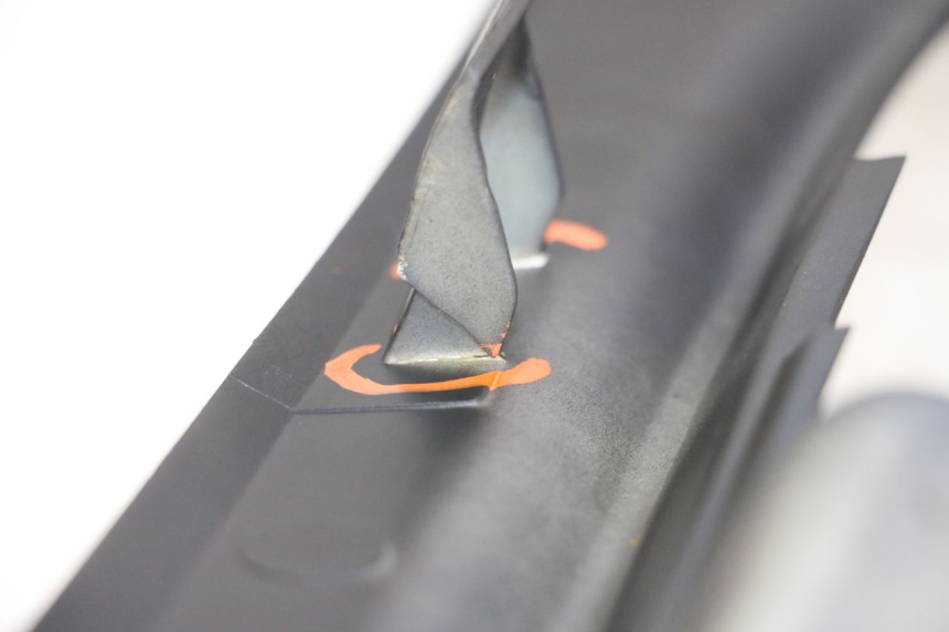 photo de LINKER UNTERE SEITENVERKLEIDUNG APRILIA SXR 50 (2021 - 2023) - Zoom auf Gebrauchszustand