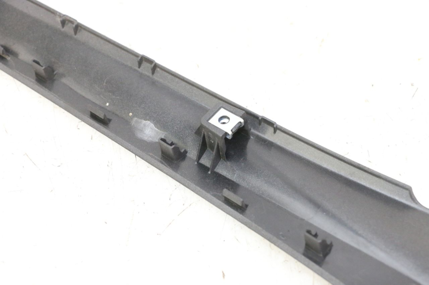 photo de UNTERBODEN LINKS YAMAHA XMAX X-MAX 125 (2021 - 2025) - Alternative Perspektive