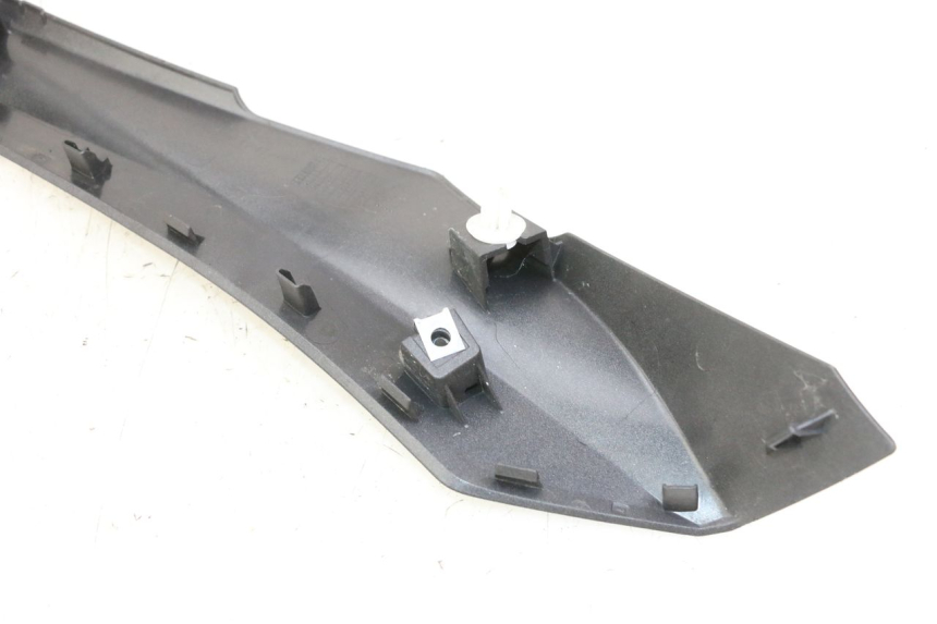 photo de UNTERBODEN LINKS YAMAHA XMAX X-MAX 125 (2021 - 2025) - Technische Nahaufnahme