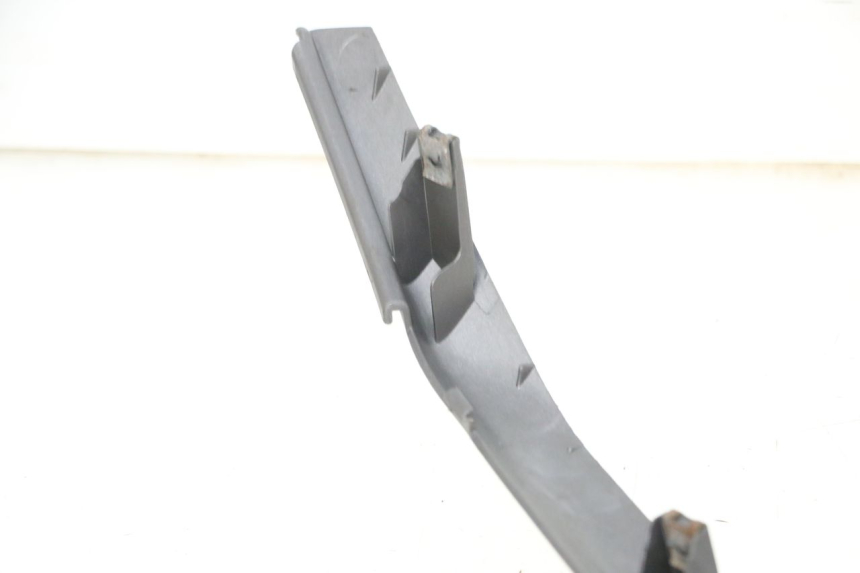 photo de LINKER UNTERE SEITENVERKLEIDUNG YAMAHA XMAX X-MAX 125 (2006 - 2009) - Zoom auf Gebrauchszustand