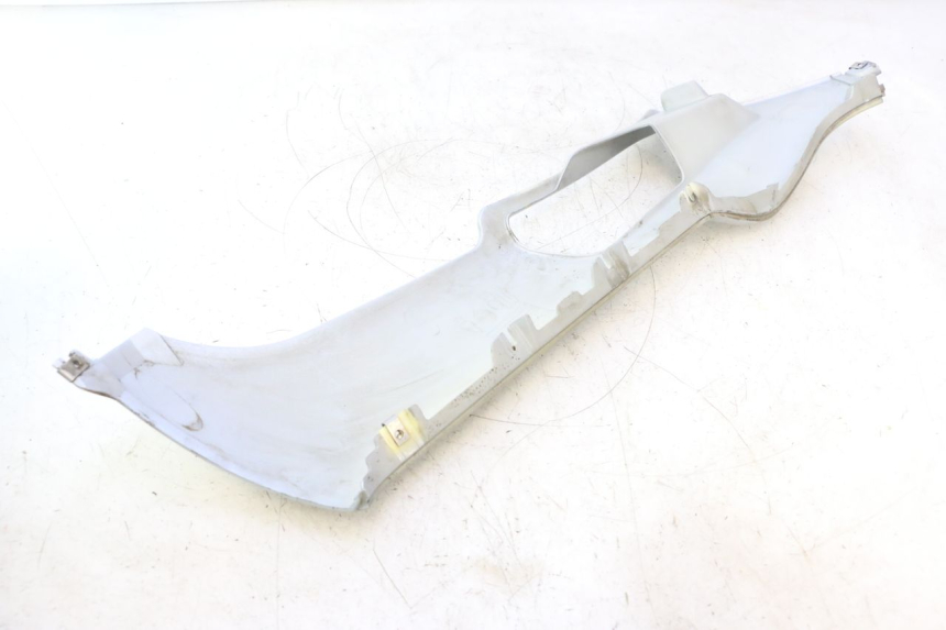 photo de UNTERBODEN LINKS PIAGGIO X8 STREET 125 (2006 - 2007) - Details der Befestigungspunkte